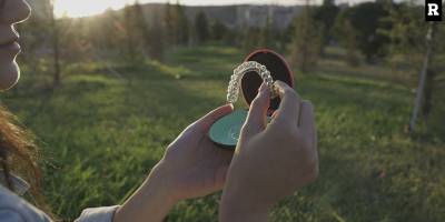 Şeffaf Plaklar ile Ne Kadar Sürede Düzgün Dişlere Sahip Olunur?
