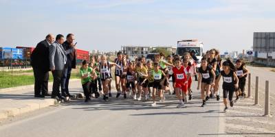 Çocuklar ve gençler koştu