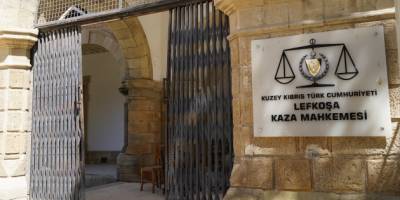“Sahte diploma” davası… Sanıklar ilk kez Lefkoşa Ağır Ceza Mahkemesi’ne çıkarıldı
