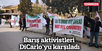Barış aktivistleri DiCarlo’yu karşıladı