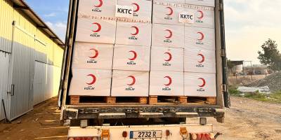 Türk Kızılay Kıbrıs Türk Kızılay’a 3 tır insani yardım malzemesi bağışladı