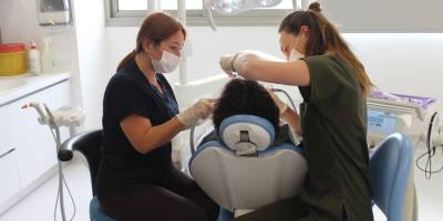 DAÜ, KTTB’ye kayıtlı diş hekimlerine klinikleri kullanma imkânı sunuyor