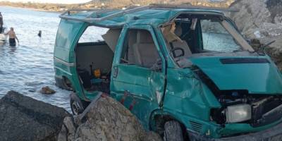 Sadrazamköy'de sürücü uyurken araç uçuruma düştü