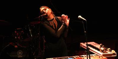 Nama Dama ve Freedom Candlemaker’den zamansız özümüzle yeniden bağlantı kuran bir performans