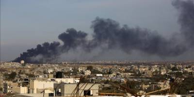 Gazze'de gıda maddelerinin bulunduğu depolarda yangın çıktı