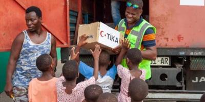 TİKA, Ekvator Ginesi'nde ihtiyaç sahibi 300 aileye gıda kolisi ulaştırdı