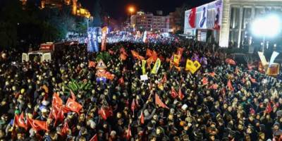 Türkiye'de gazeteciler ve siyasilere ev baskını