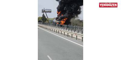 Akaryakıt tankeri ile balya taşıyan araç çarpıştı, sürücü araçta sıkıştı