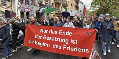 Almanya'da barış çağrılarının yapıldığı "Paskalya" yürüyüşleri düzenlendi