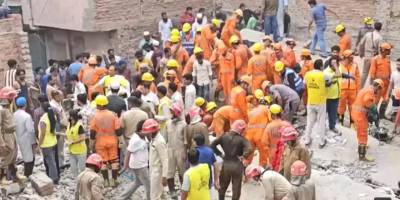 Hindistan'da 4 katlı bina çöktü: 11 ölü