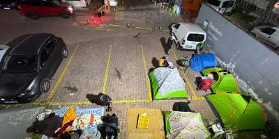 İstanbul'da deprem: Çok sayıda kişi geceyi okul binaları, spor salonlarında geçirdi