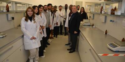 Geleceğin eczacıları kendi pastillerini üretti