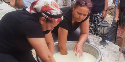 Girne Emekçi Kadınlar Kooperatifi’nden hellim atölyesi