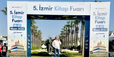 Hasan Çakmak İzmir Kitap Fuarı’nda kitaplarını imzaladı