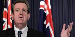 Başbakan, bir şişe şarap yüzünden istifa etti