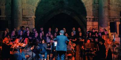 Mağusa Kent Orkestrası, efsanelerin şarkılarını seslendirdi
