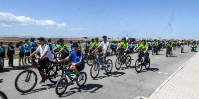 Öğrencilerle öğretmenler 19 Mayıs için pedal çevirdi