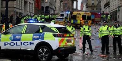 Liverpool'da şampiyonluk kutlayan taraftarların arasına araç daldı