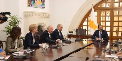 Hristodulidis İngiliz Parlamentosu'ndaki "Kıbrıs" ile ilgili partiler arası grup heyeti ile bir araya geldi