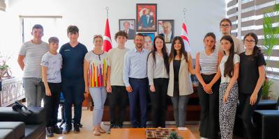 Erasmus kapsamında ülkede bulunan öğrenciler Gazimağusa Belediyesi'ni ziyaret etti