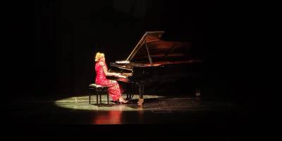 Rüya Taner’den İstanbul AKM’de “Asya’nın Tatlı Suları” resitali