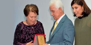 Fatma Azgına Hizmet Onur Ödüllü