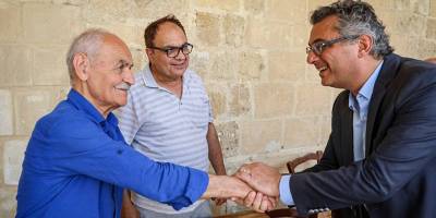 Erhürman yurttaşla bayramlaştı