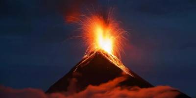 Guatemala'daki Fuego Yanardağında patlama