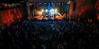 25. Uluslararası Mağusa Kültür Sanat Festivali “Adamlar” konseriyle başladı