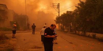 İzmir'de iki ayrı orman yangını: Yerleşim yerleri tehdit altında