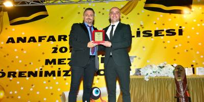 Girne Anafartalar Lisesi mezuniyetinde anlamlı plaket