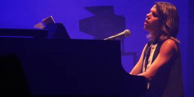 Monika akustik konserle Kıbrıslı hayranlarının ruhlarına dokundu