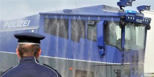 33 tonluk TOMAyı tenis topu yıktı