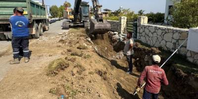 Turunçlu’da Yağmur Suyu Drenaj ve Kaldırım Çalışmaları Hızla Sürüyor