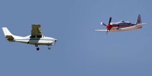 Uçaklar havada çarpıştı..