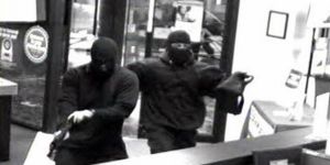 Banka soymaya çalıştılar, 7 kişi öldü