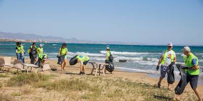 Yeniboğaziçi’nde sahil temizleme etkinliği gerçekleştirildi