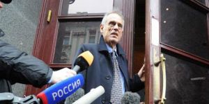 Sarris istifasını sundu