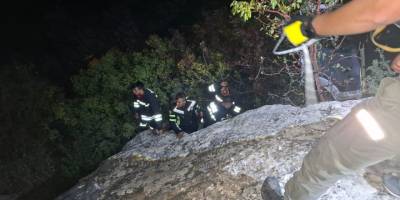 Dağ yolunda meydana gelen kazada tır 60 metre derinliğindeki uçuruma düştü…Bir yaralı