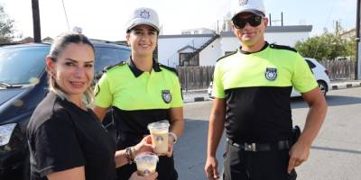 İskele Belediyesi okullarda görev yapan polislere kahve ikramı başlattı