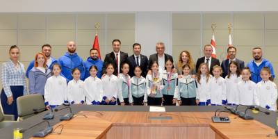 Cumhurbaşkanı Erhürman, Jimnastik Federasyonu sporcuları ile görüştü