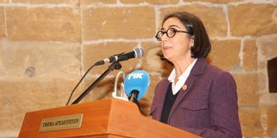 AKEL Özker Özgür kitabının Yunanca çevirisini etkinlikle tanıttı