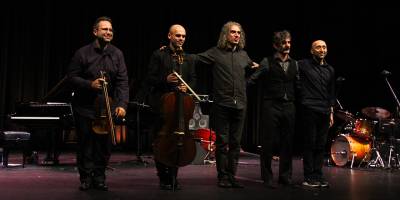 Stavros Lantsias’ın zihninden ve büyülü ellerinden bu kez de “Waving Hands” çıktı