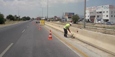 Düzova Kavşağı ile Yonca Kavşağı arasındaki refüj çevresi temizlenecek