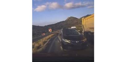 İnsan hayatını ve trafik güvenliğini tehlikeye atan sürücüye 10 bin 240 TL para ve 25 ceza puanı yazıldı