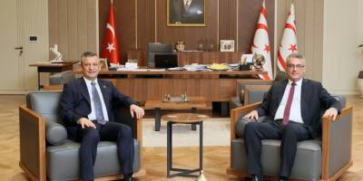 Cumhurbaşkanı Tufan Erhürman, CHP Genel Başkanı Özgür Özel'i kabul etti