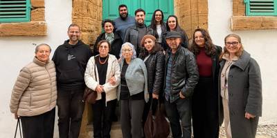 Kıbrıs Kağıt Sanatçıları Derneği Eş Başkanları Kemal Behcet Caymaz ve Raif Kızıl...