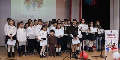 Yakın Doğu İlkokulu öğrencilerinden Fransızcada gururlandıran başarı