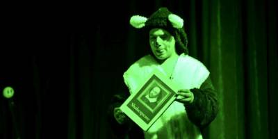 ‘Her Şeyi Bilen Kitap’ Lefke’de sahnelendi