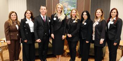 Nilden Bektaş Erhürman, Bahar Esintileri Sanat Derneği heyetiyle bir araya geldi